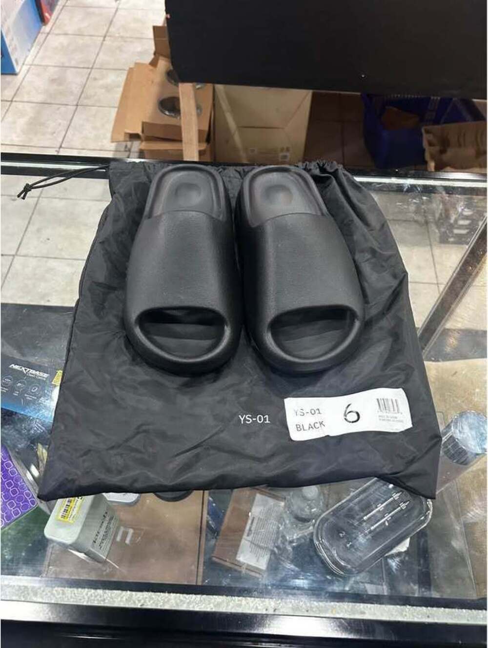 Yeezy Slides Onyx Sz 6